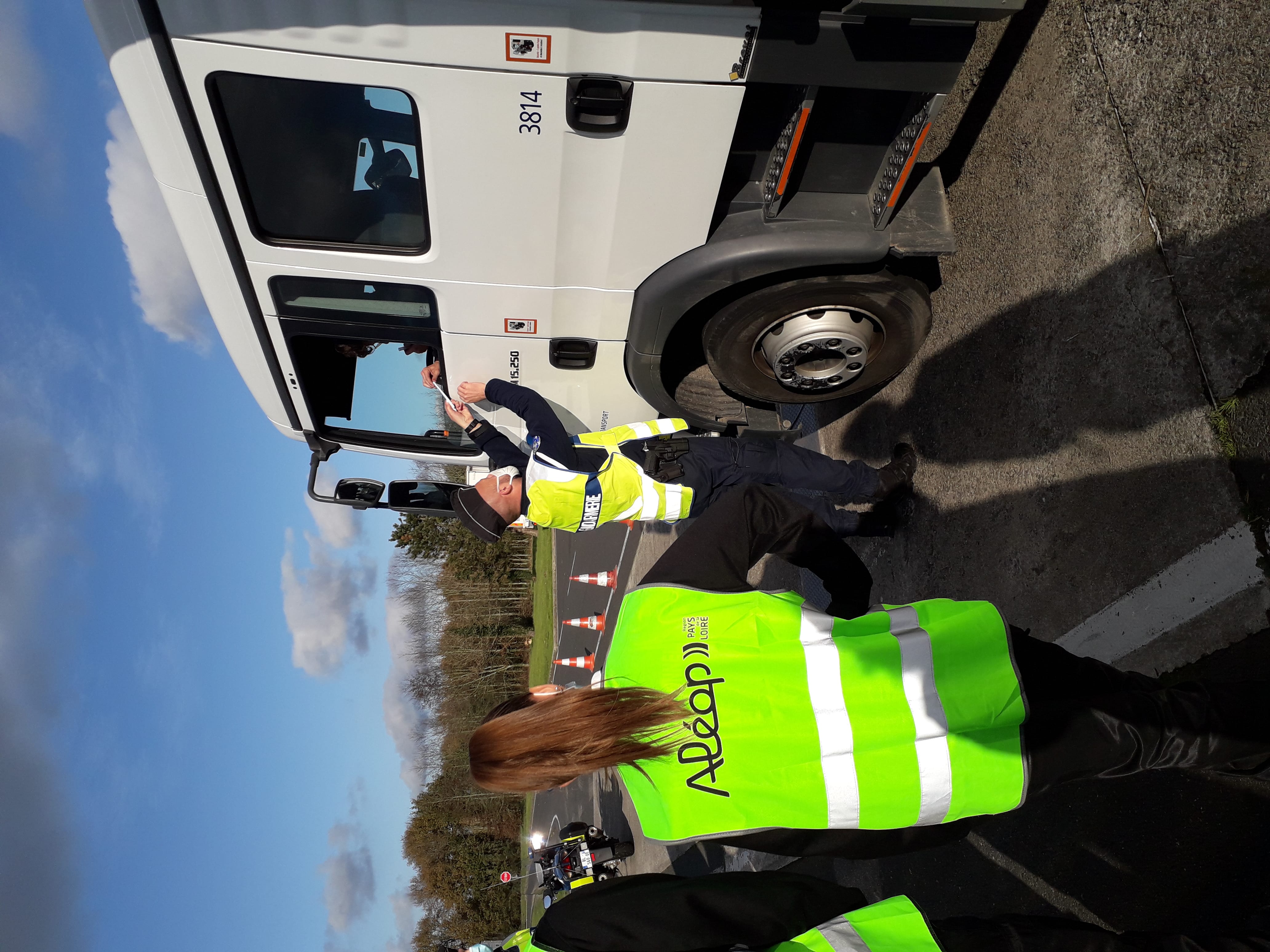 Contrôle routier et de la cargaison Camion école AFT